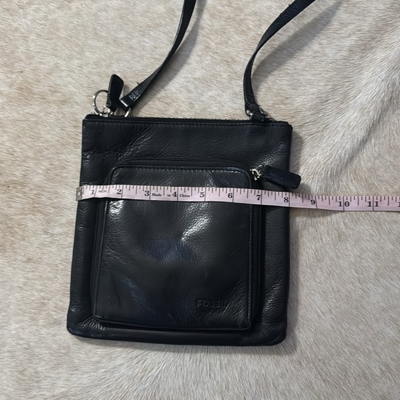 Fossil Black Leather Crossbody Bag
Unisex built in zippered wallet great travel - Picture 3 of 13